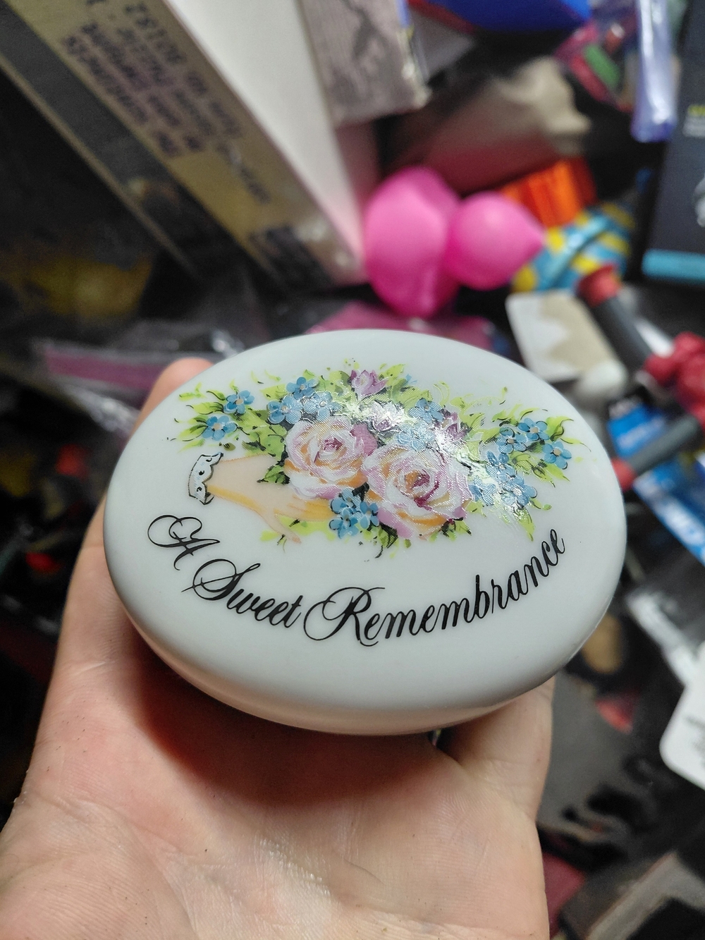 Vintage Avon Jewelry Porcelain Dish Box 1982 Valentines Day A Sweet Remembrance